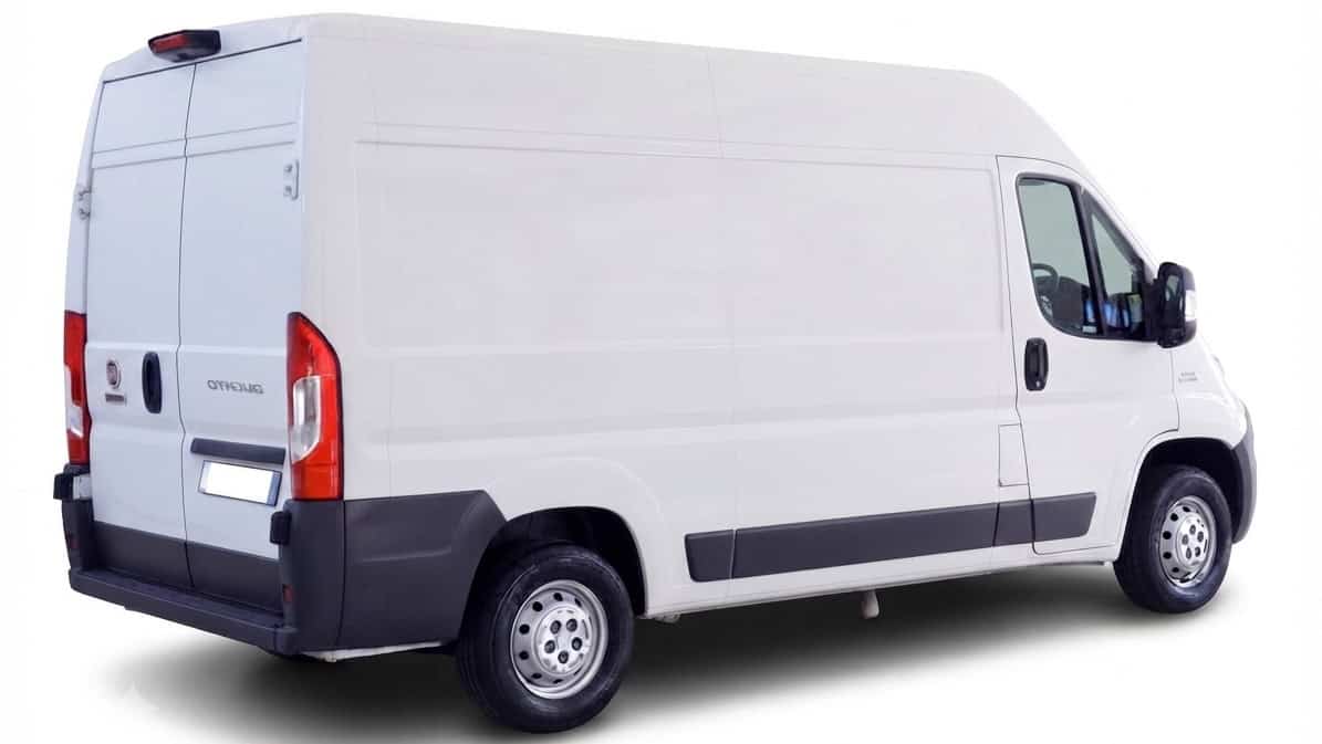 Fiat Ducato tetto alto a noleggio, vista frontale